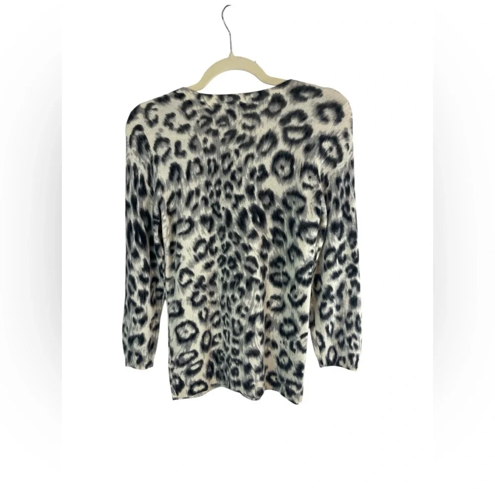 Talbots Pure Cashmere Leopard Print Sweater Size S Cream‎ Black Animal Print - Picture 6 of 6